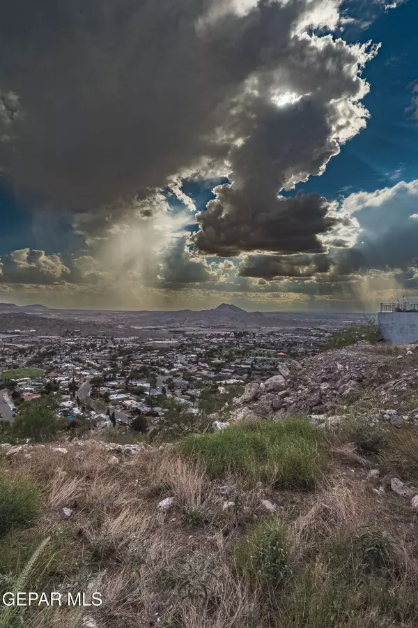 27 SILENT CREST DR, El Paso, TX 79902