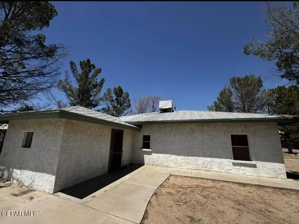 220 NW G AVE, Fabens, TX 79838