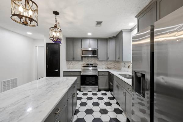 425 Quail Run Road, Versailles, KY 40383