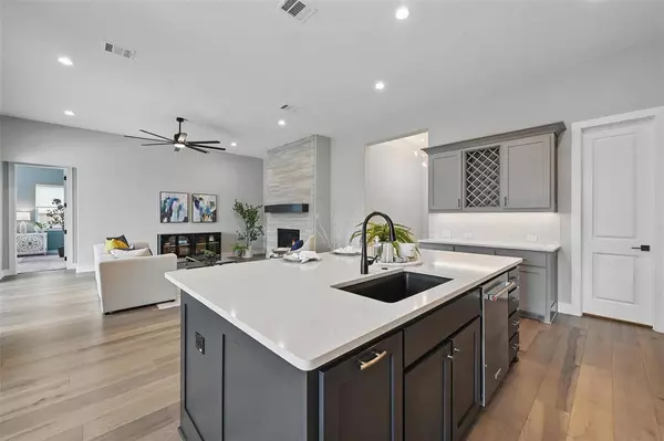 901 Dragon Banner Drive, Lewisville, TX 75056