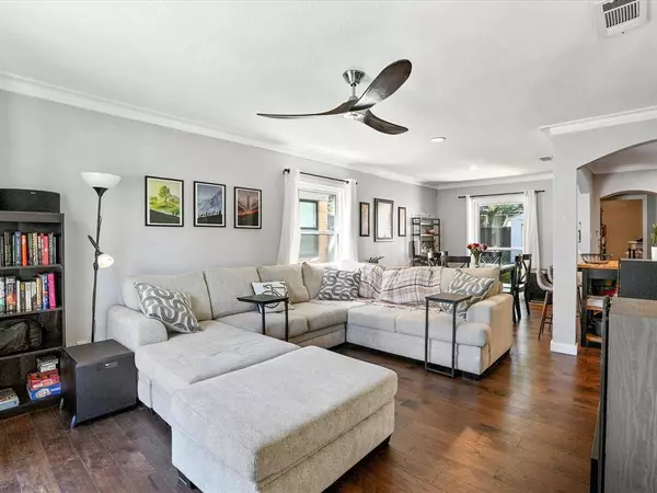 2615 Burlington Boulevard, Dallas, TX 75211