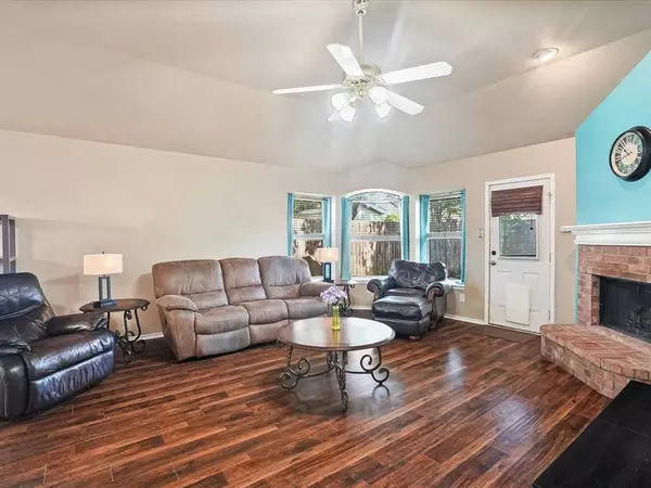 724 Fox Run Trail, Saginaw, TX 76179