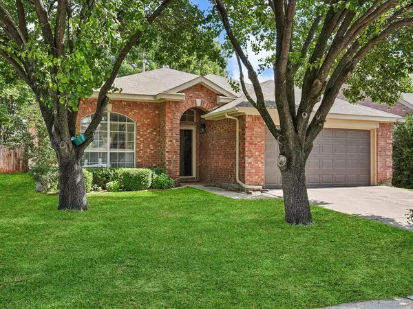 724 Fox Run Trail, Saginaw, TX 76179