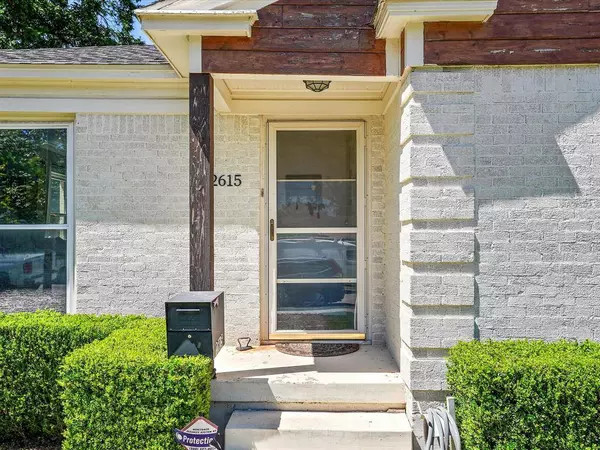 2615 Burlington Boulevard, Dallas, TX 75211