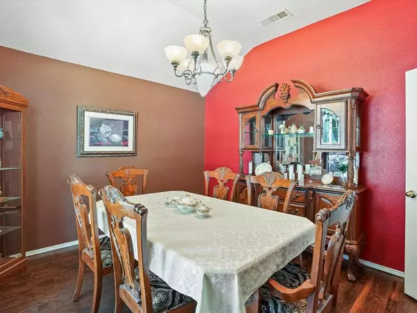 724 Fox Run Trail, Saginaw, TX 76179