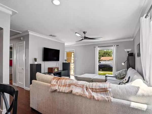 2615 Burlington Boulevard, Dallas, TX 75211