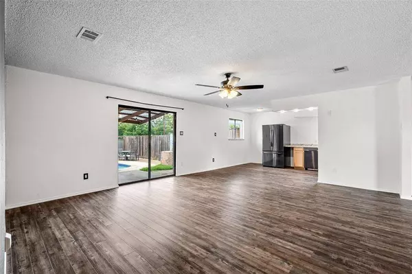 629 Bur Oak Drive, Irving, TX 75060