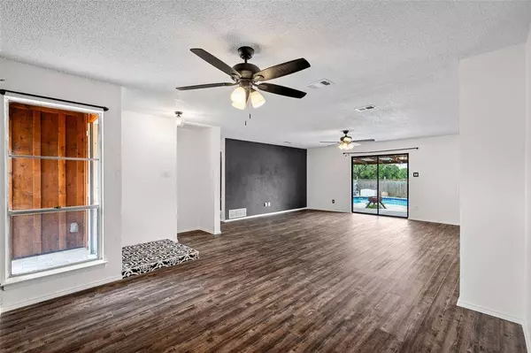 629 Bur Oak Drive, Irving, TX 75060