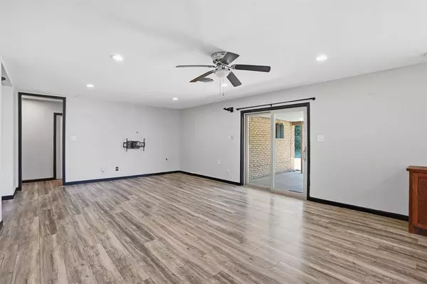 233 Bellvue Drive, Fort Worth, TX 76134