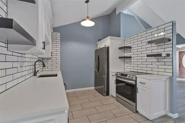 10001 Pack Saddle Trail, Fort Worth, TX 76108