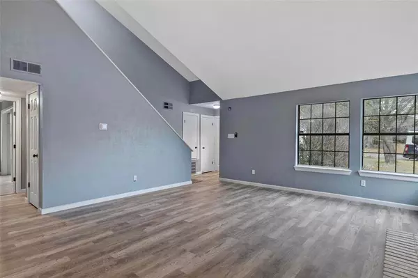 10001 Pack Saddle Trail, Fort Worth, TX 76108