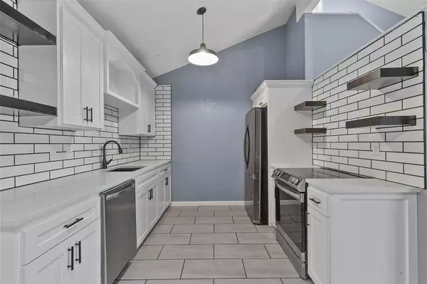 10001 Pack Saddle Trail, Fort Worth, TX 76108