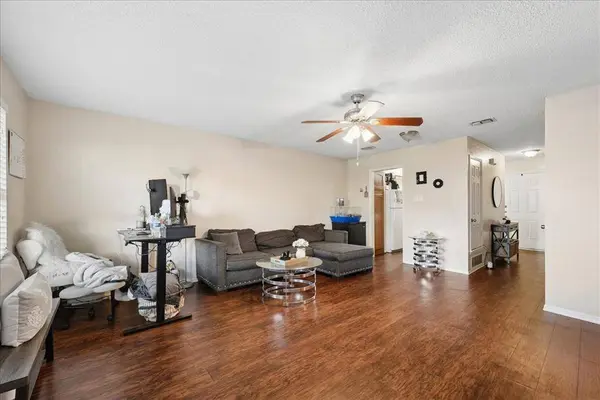 930 Southmoor Drive, Arlington, TX 76010