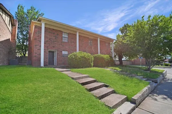 930 Southmoor Drive, Arlington, TX 76010