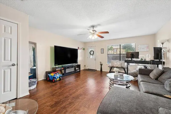 930 Southmoor Drive, Arlington, TX 76010