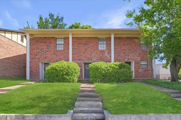 930 Southmoor Drive, Arlington, TX 76010