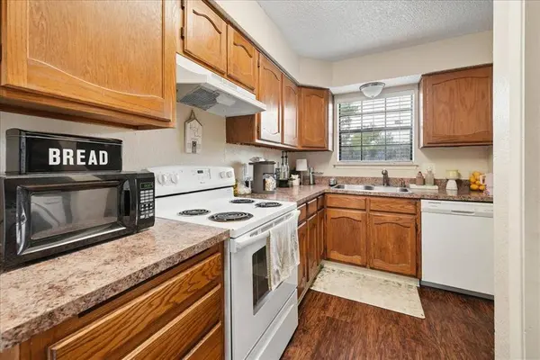 930 Southmoor Drive, Arlington, TX 76010