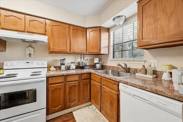930 Southmoor Drive, Arlington, TX 76010