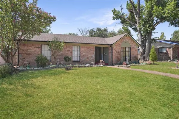 2710 Moonriver Lane, Farmers Branch, TX 75234