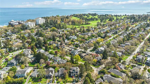 2517 Margate Ave, Oak Bay, BC V8S 3A3