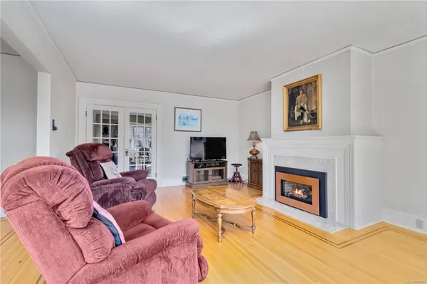 2517 Margate Ave, Oak Bay, BC V8S 3A3