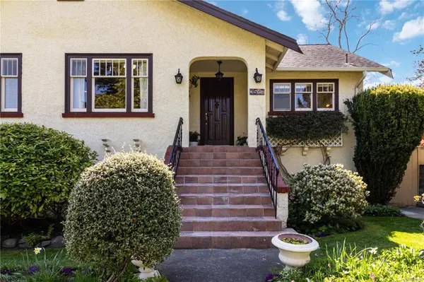 2517 Margate Ave, Oak Bay, BC V8S 3A3