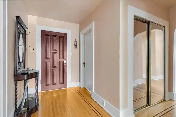 2517 Margate Ave, Oak Bay, BC V8S 3A3