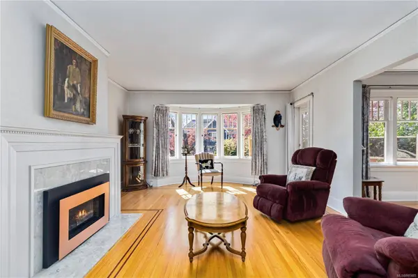 2517 Margate Ave, Oak Bay, BC V8S 3A3