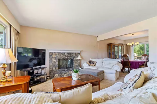 2989 Charlotte Dr, Colwood, BC V9B 4L9