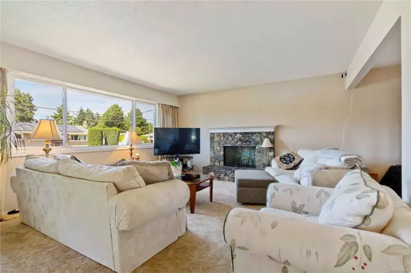 2989 Charlotte Dr, Colwood, BC V9B 4L9