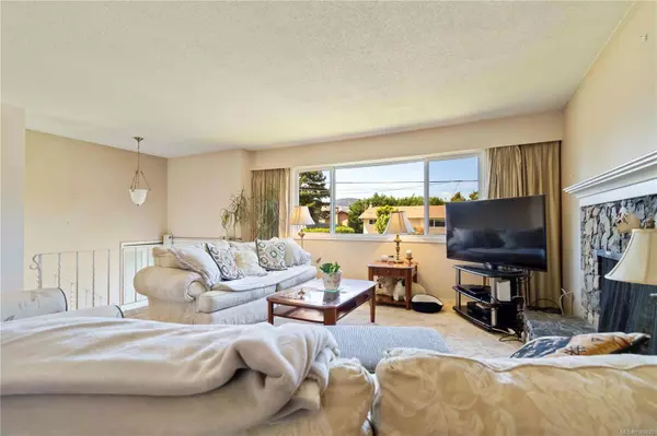 2989 Charlotte Dr, Colwood, BC V9B 4L9