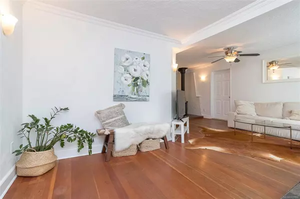 2945 Colquitz Ave, Saanich, BC V9A 2M2