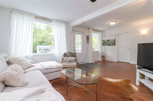 2945 Colquitz Ave, Saanich, BC V9A 2M2