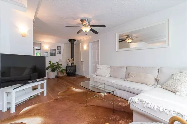 2945 Colquitz Ave, Saanich, BC V9A 2M2