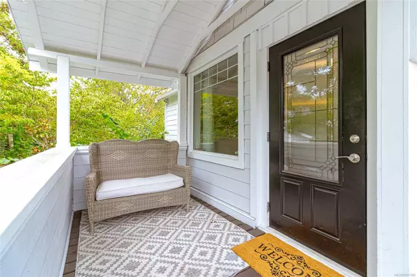 2945 Colquitz Ave, Saanich, BC V9A 2M2