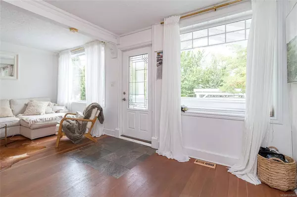 2945 Colquitz Ave, Saanich, BC V9A 2M2