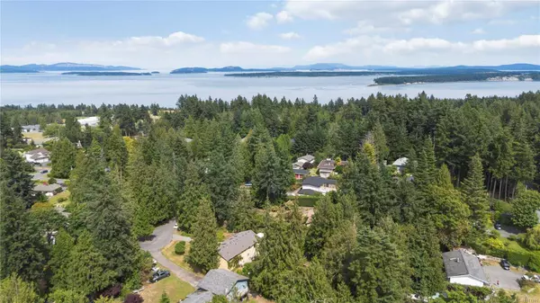 1881 Llewellyn Pl, North Saanich, BC V8L 1G4