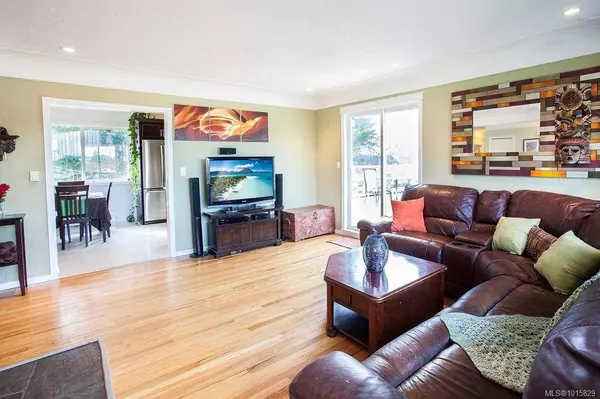 12 Jedburgh Rd, View Royal, BC V9B 1K8