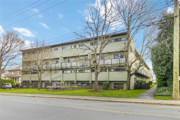 477 Lampson St #16, Esquimalt, BC V9A 5Z4