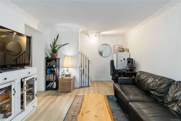 477 Lampson St #16, Esquimalt, BC V9A 5Z4