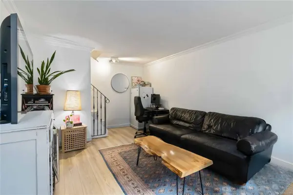 477 Lampson St #16, Esquimalt, BC V9A 5Z4