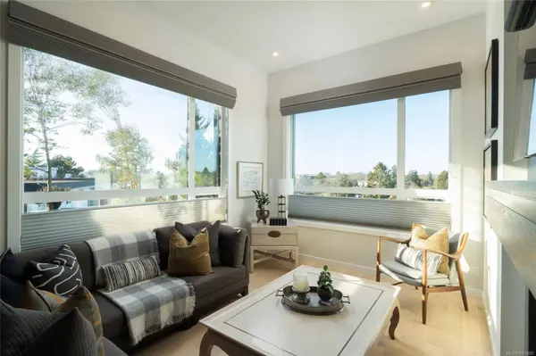 2285 Bowker Ave #PH5, Oak Bay, BC V8R 2E2