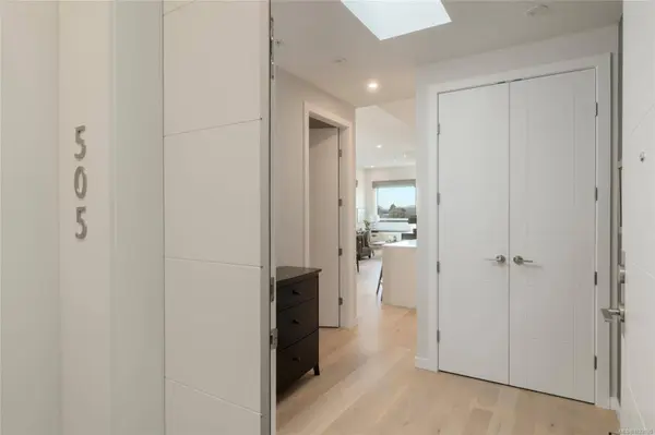 2285 Bowker Ave #PH5, Oak Bay, BC V8R 2E2