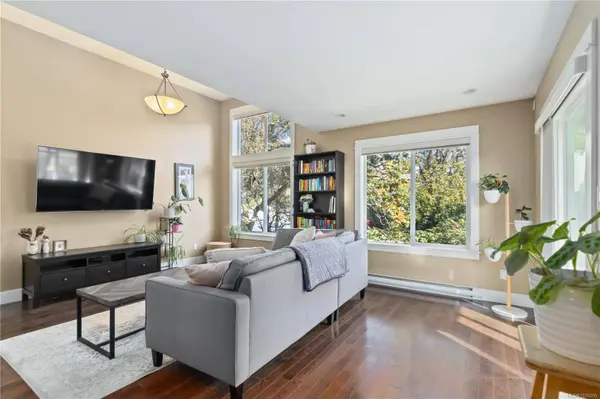 4583 Wilkinson Rd #13, Saanich, BC V8Z 5C3