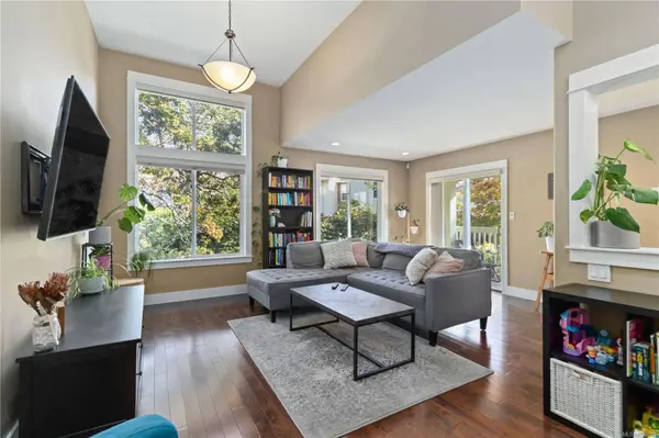 4583 Wilkinson Rd #13, Saanich, BC V8Z 5C3