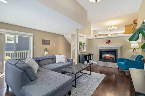 4583 Wilkinson Rd #13, Saanich, BC V8Z 5C3