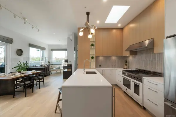 2285 Bowker Ave #PH5, Oak Bay, BC V8R 2E2