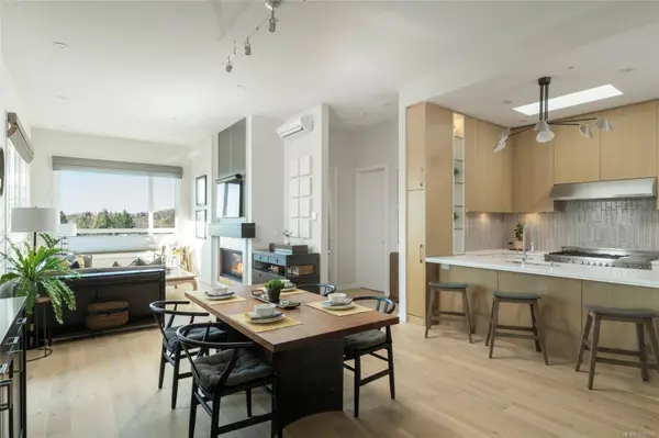 2285 Bowker Ave #PH5, Oak Bay, BC V8R 2E2