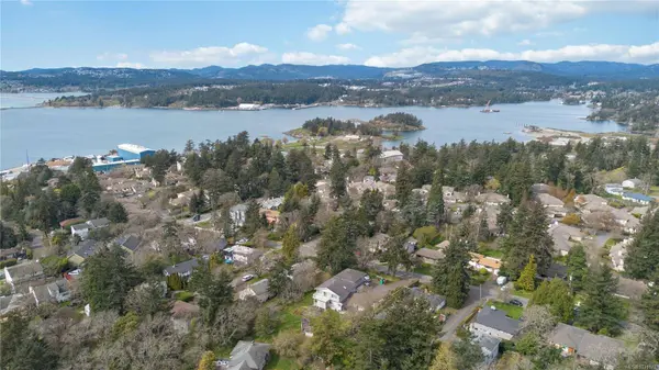 863 Parklands Dr, Esquimalt, BC V9A 4L6