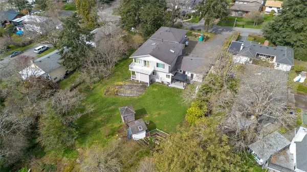 863 Parklands Dr, Esquimalt, BC V9A 4L6